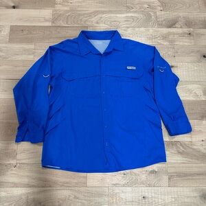 2XL men’s blue Columbia long sleeve button down shirt.